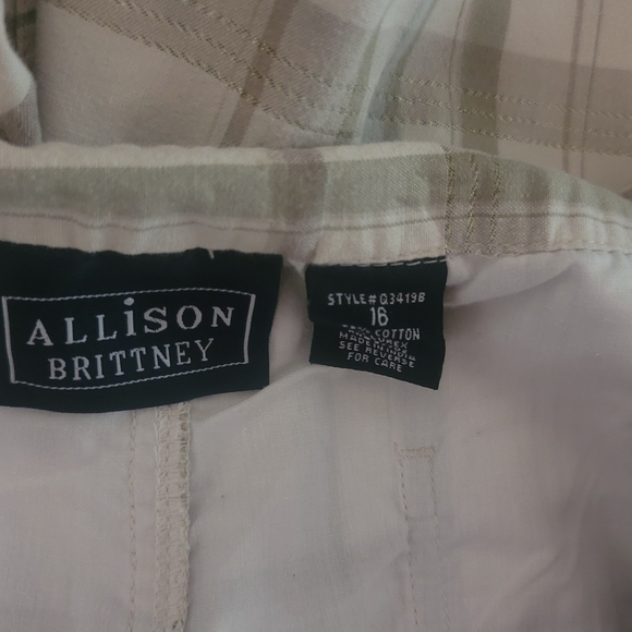 Women's size 16 Allison Brittney light brown plaid high waisted shorts. - Picture 5 of 7